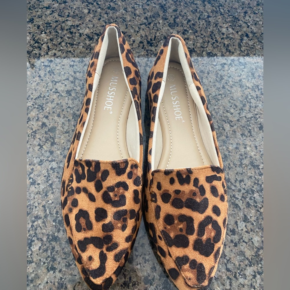 Women’s leopard flats, size 9